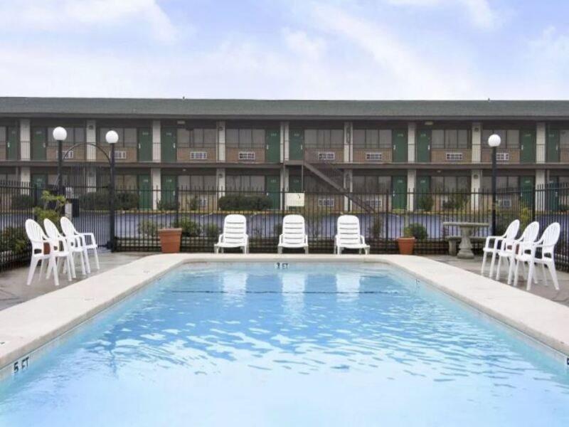 Hotel Super 8 By Wyndham Giddings Exterior foto